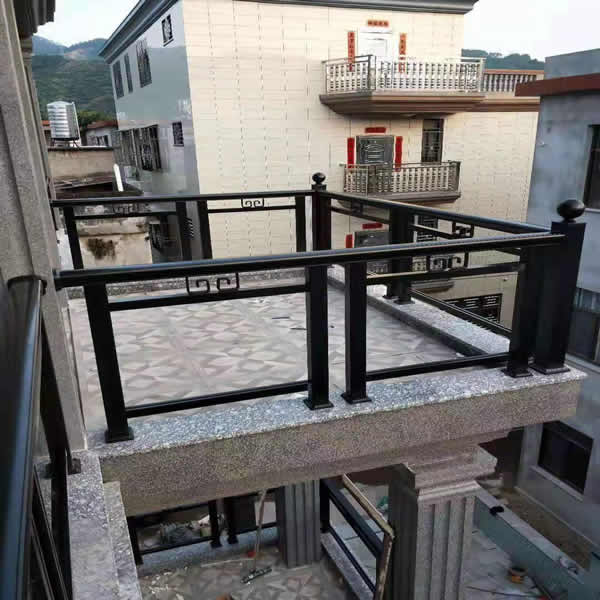 陽臺(tái)護(hù)欄